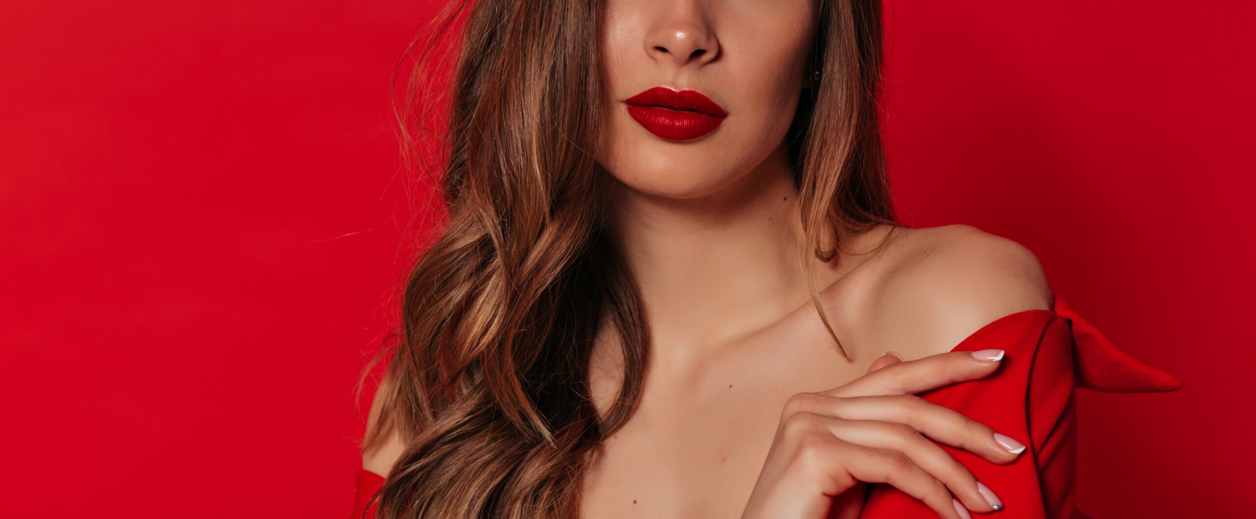 close-up-beautiful-woman-with-light-brown-hair-red-lips-valentine-s-day